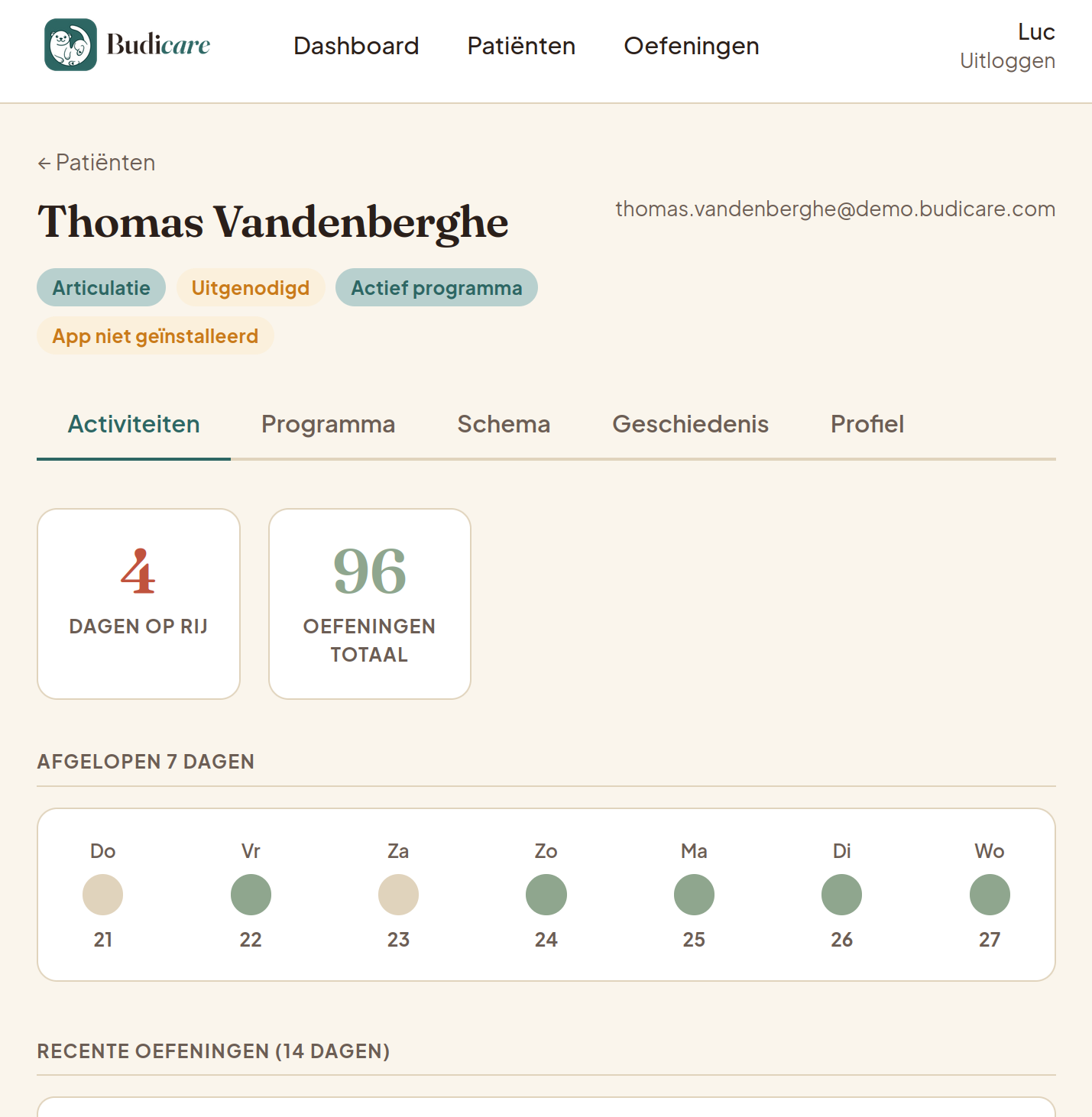 Patiëntenpagina met statustags: categorie, uitgenodigd, actief programma, app niet geïnstalleerd