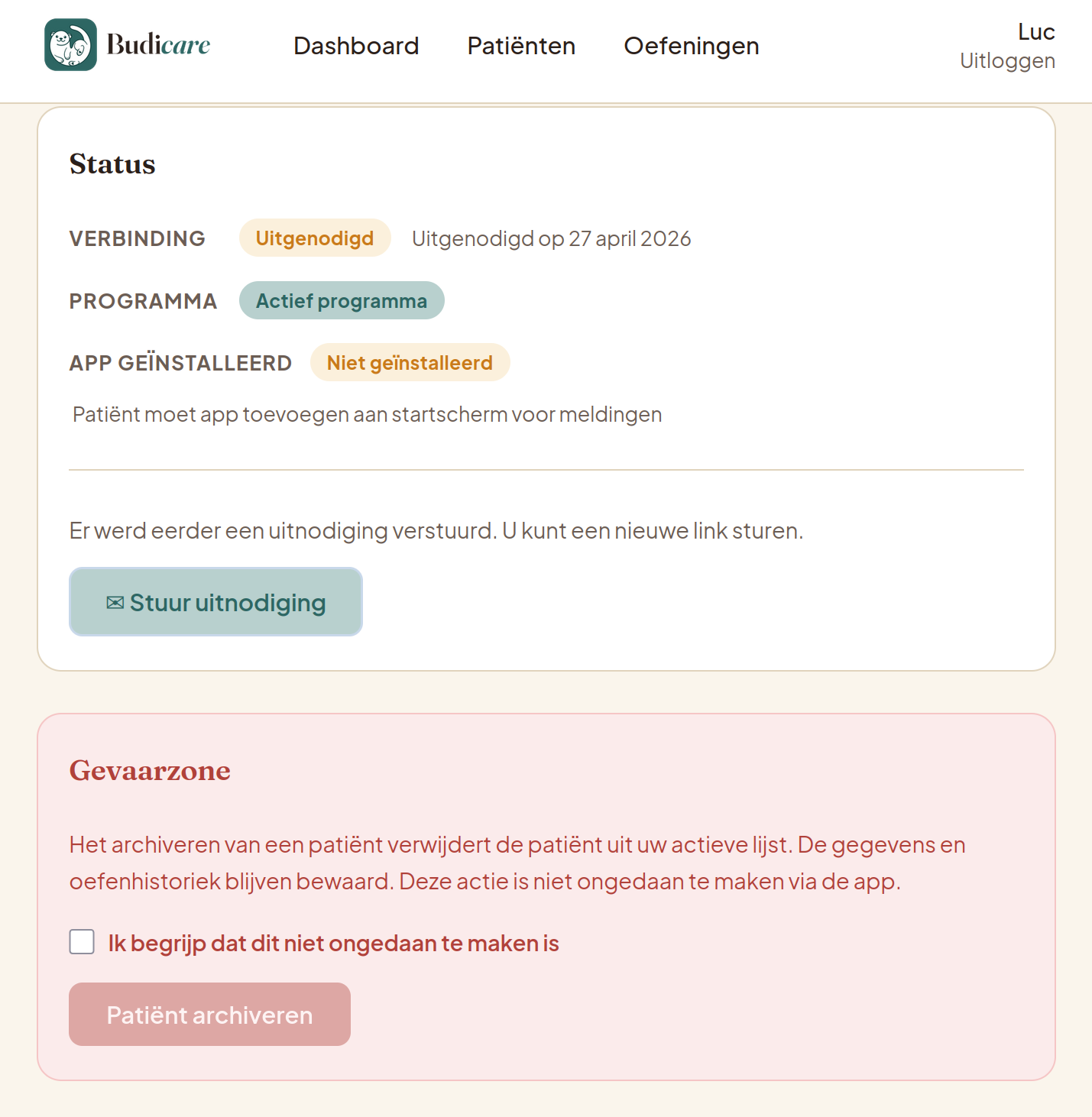 Profieltab van een patiënt met statustags, knop Stuur uitnodiging en gevaarzone